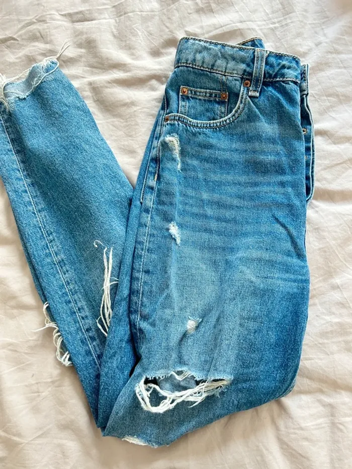 Jean troué bleu h&m taille 38 - photo numéro 2