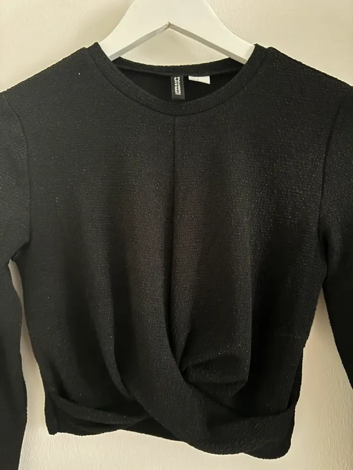 Top court manche longue été paillettes noir H&M - photo numéro 2