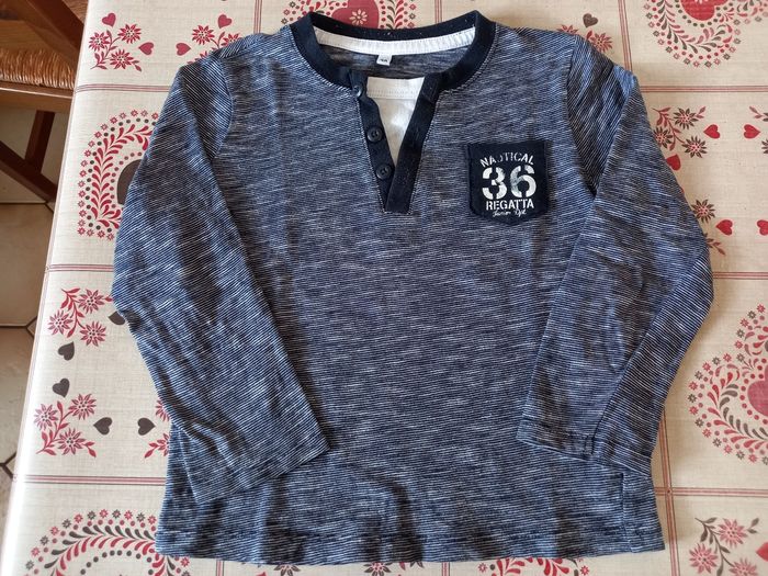 Pull manches longues.