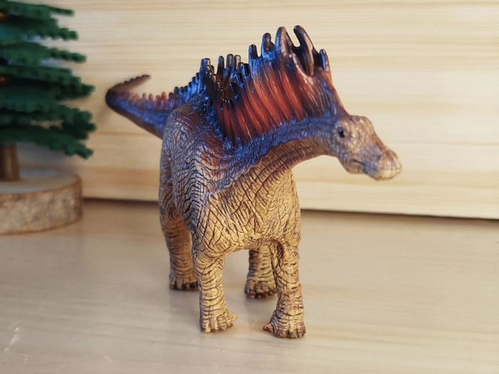 Schleich Amargasaurus Figurine dinosaure bordeaux et marron