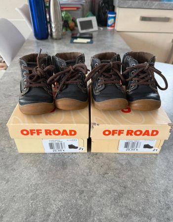 Lot de deux paires de chaussures pointure 21