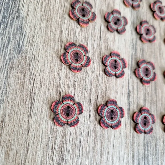 Lot de 17 boutons fleurs en bois - photo numéro 2