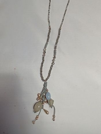 Sautoirs beige bleu clair