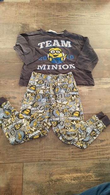 Pyjamas minions 4 ans en très bon état