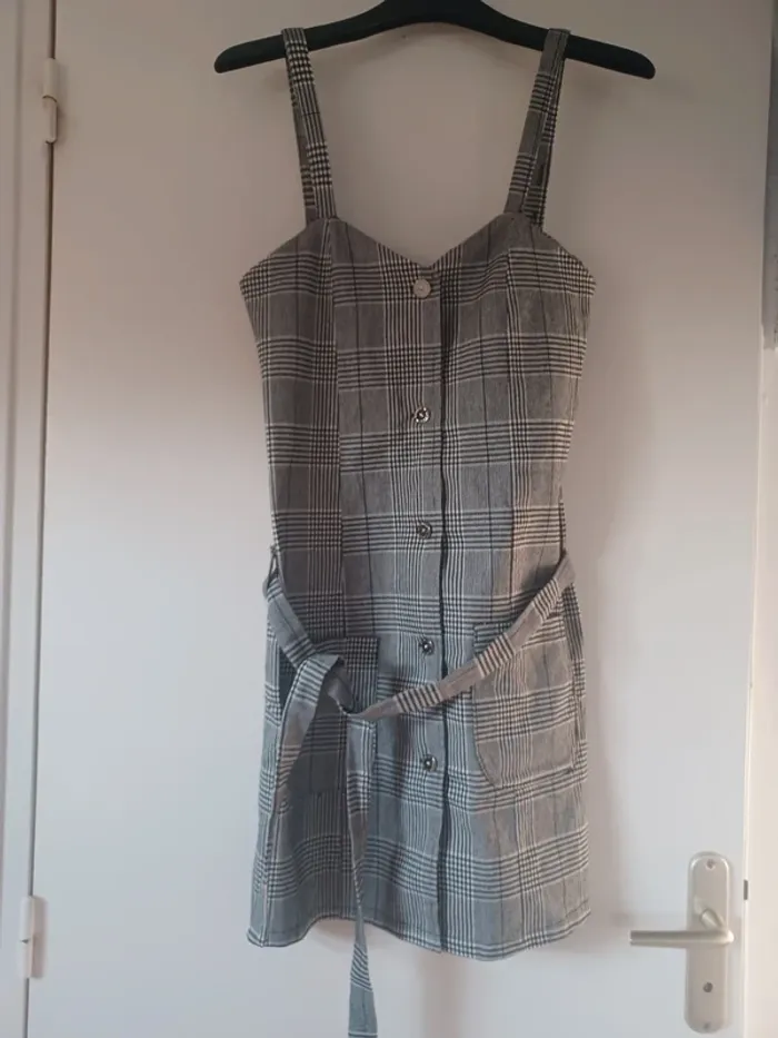 Mini robe à bouton