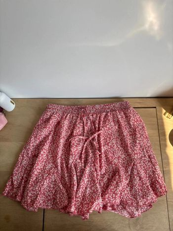 Short rose à fleurs