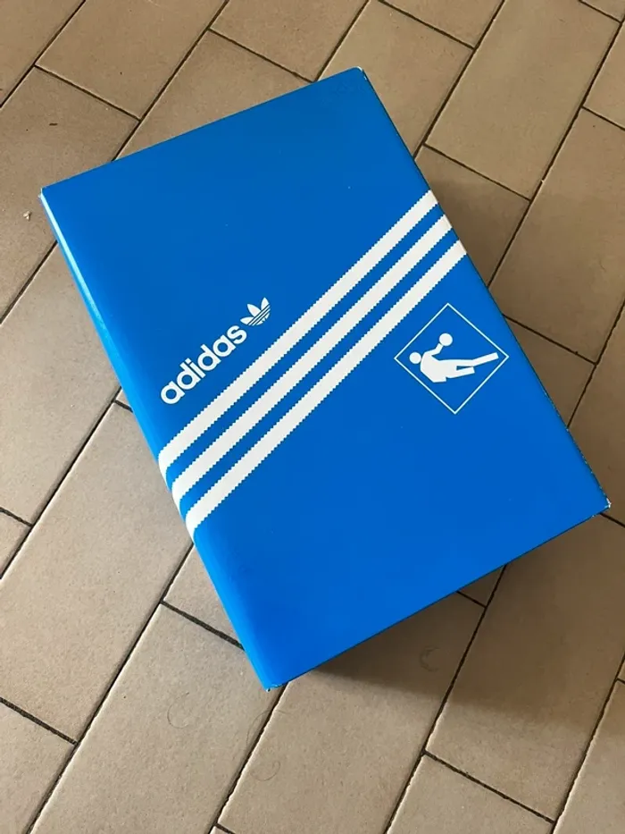 Baskets Adidas taille 36 - photo numéro 2