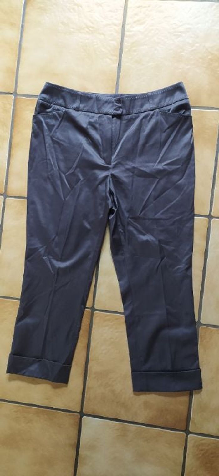 Pantacourt gris anthracite, effet brillant, taille 42
