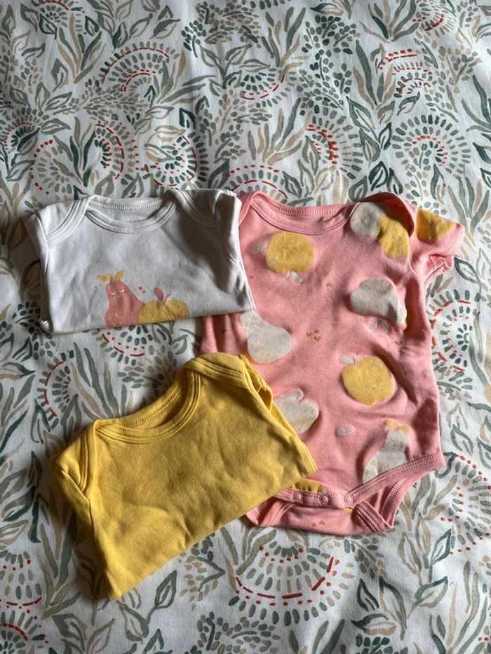 Lot de 3 bodies manches courtes 9 mois