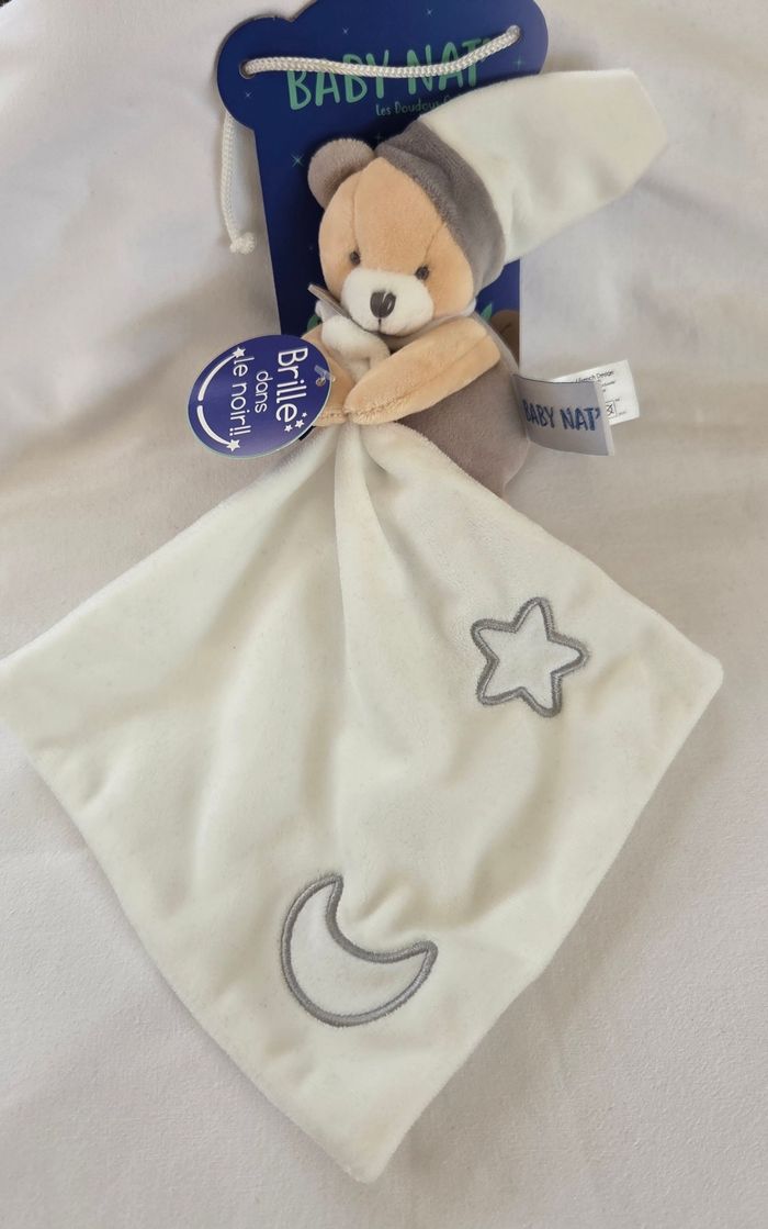 Doudou ours avec mouchoir blanc et gris - Les luminescents - Baby Nat