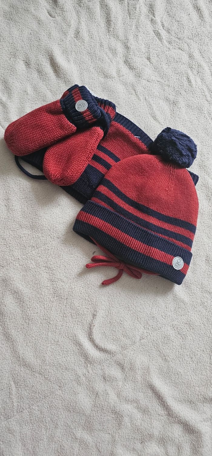 Lot bonnet snood et moufles neuf - photo numéro 2