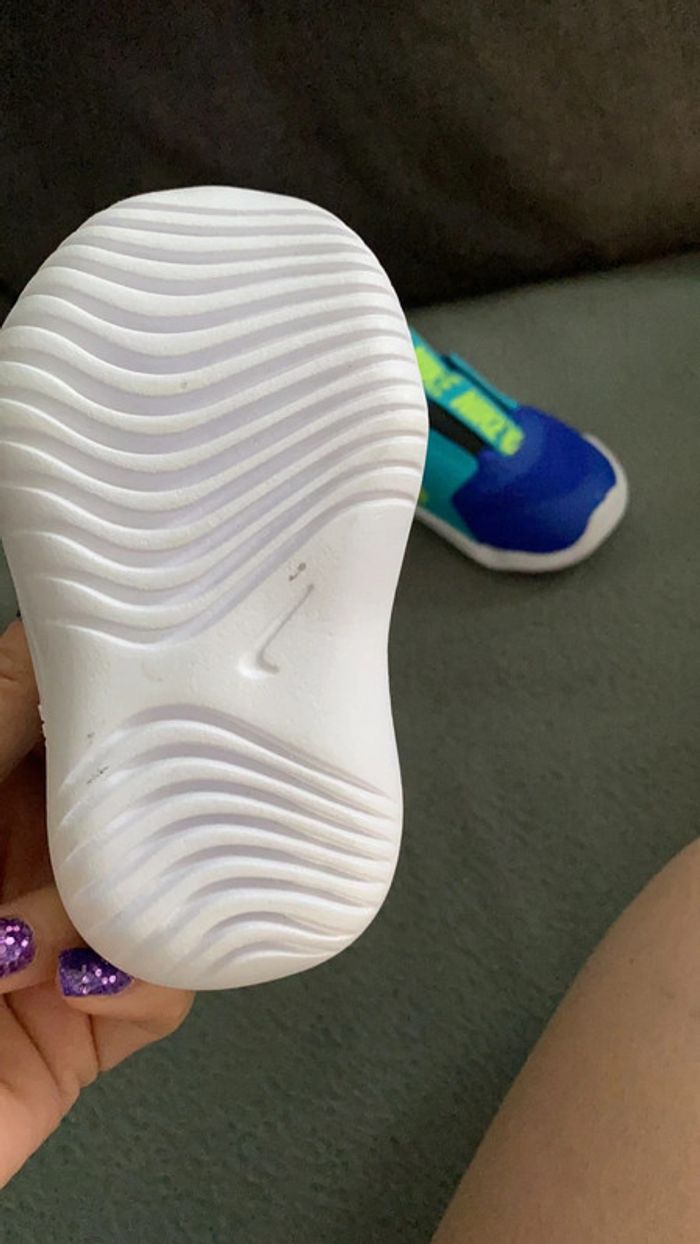 Basket nike taille 19,5 neuve - photo numéro 2