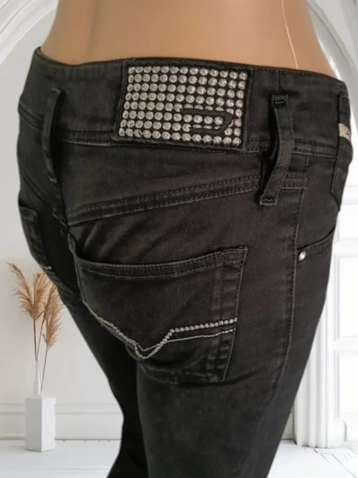 Jean Diesel modéle matic ,coupe straight fit ,taille basse ,stretch - photo numéro 8
