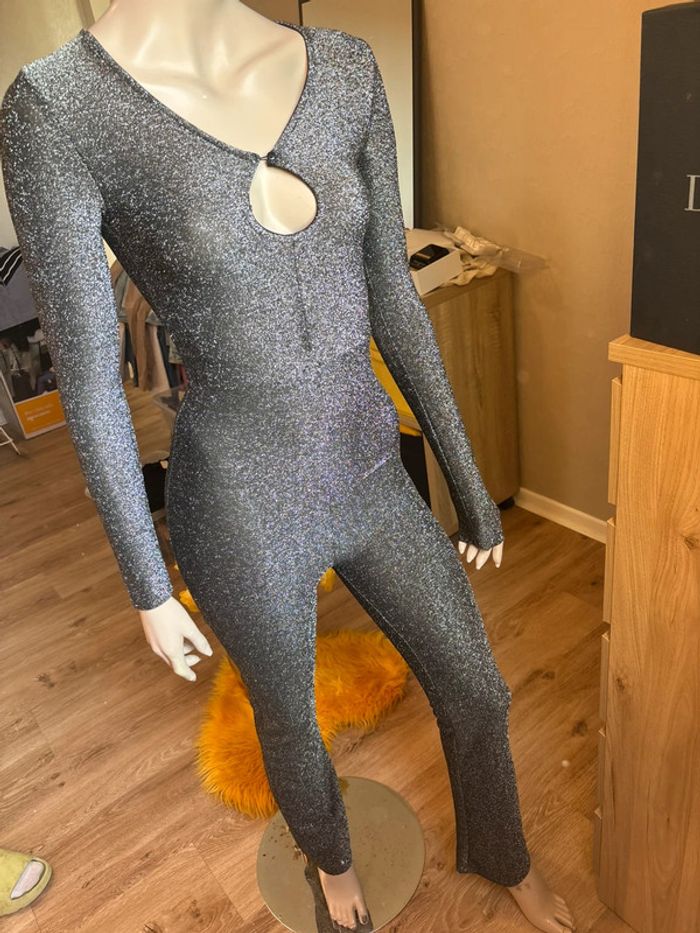 Combinaison argentée à paillettes