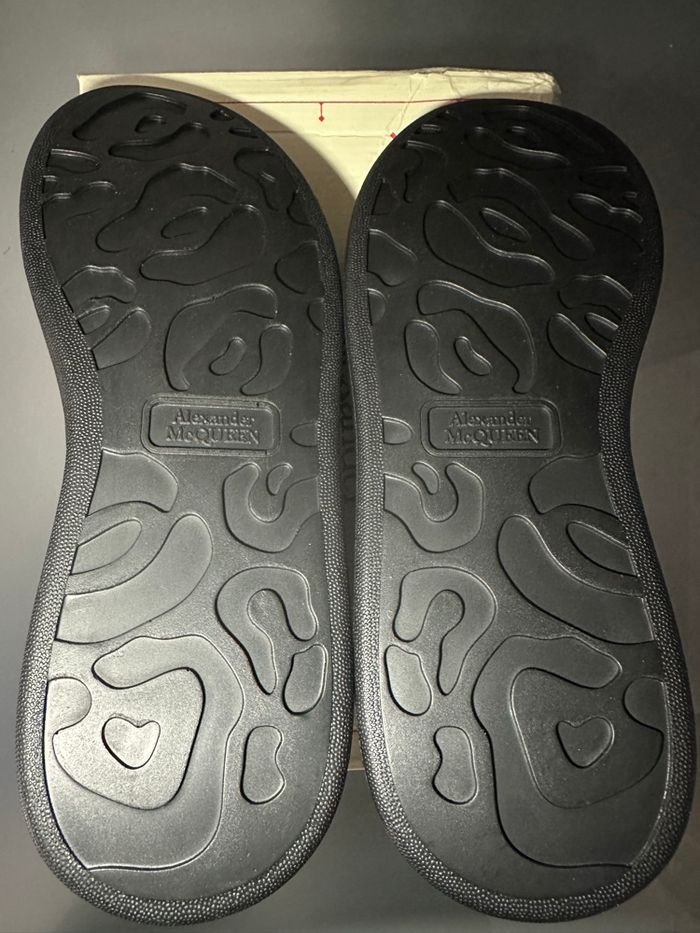 Sneakers Alexander McQueen noires – taille 43, boîte abîmée - photo numéro 9