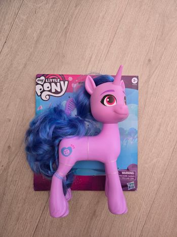 Mon petit poney neuf issy