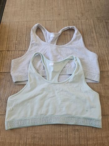 Lot 2 brassières 14ans