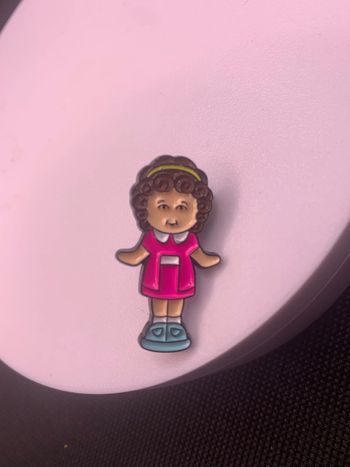 Pins personnage polly pocket neuf