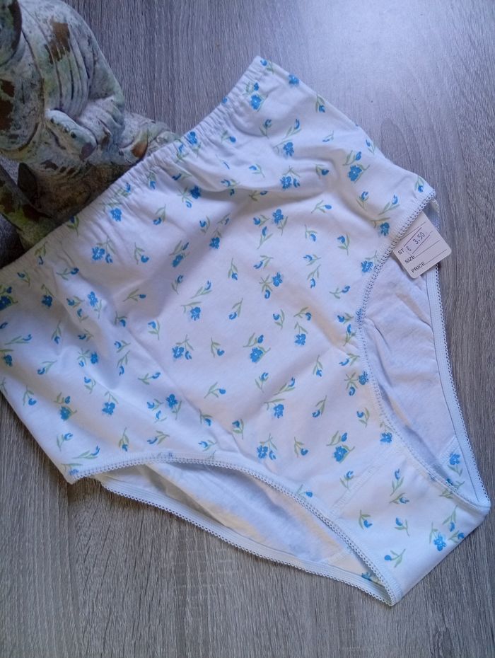 Joli lot de 2 culottes fleuries 💯 coton dû 50/52 - photo numéro 2