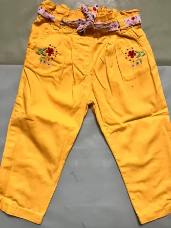 Joli pantalon jaune avec broderie et ceinture 24 mois DPAM