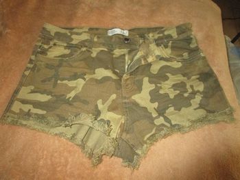 short bershka t 38