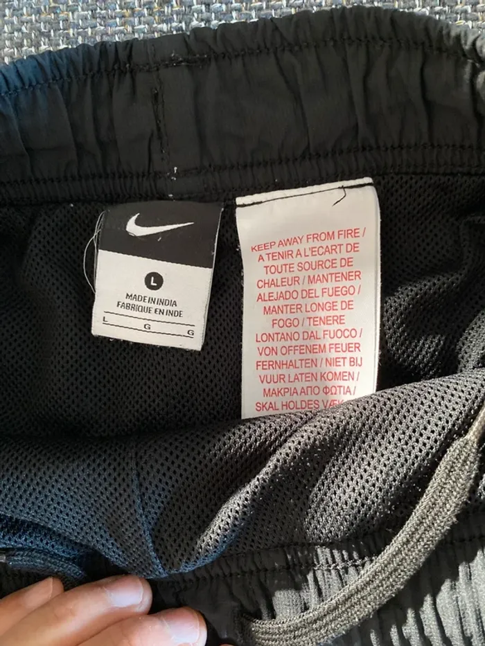 đ„ Bas de survĂȘtement Nike vintage â Trackpant noir â Taille L â Parfait Ă©tat - photo numĂ©ro 7