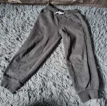 Pantalon de sport gris foncé 5ans