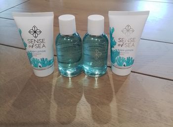 Bain douche et lotion assorti