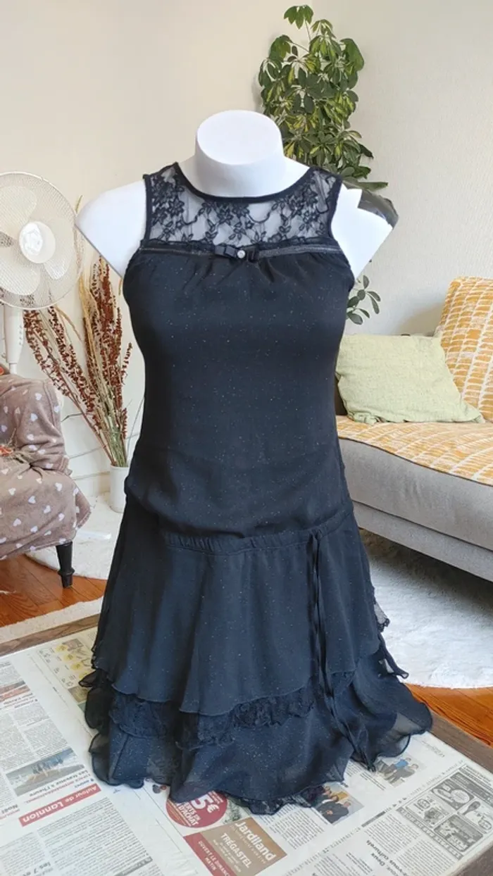 Robe sans manche dentelle volant longueur mi-cuisse - photo numéro 2