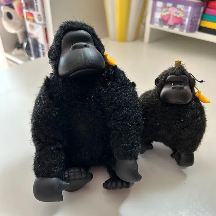 Lot 2 peluches singe magical murphy