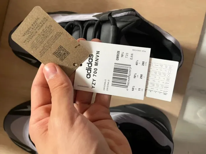 Yeezy Boost 700 Mnvn 45,5 - photo numéro 5