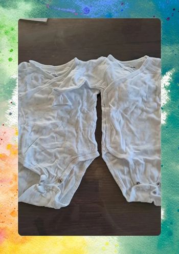 Lot de 2 bodys croisés manches longues KIABI – Taille 9 mois