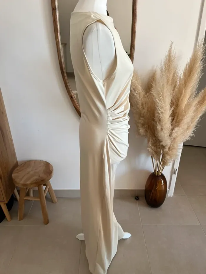 Robe longue et drapée crème 4th Reckless - photo numéro 4
