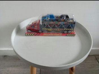 Camion de transport+ 4 voitures