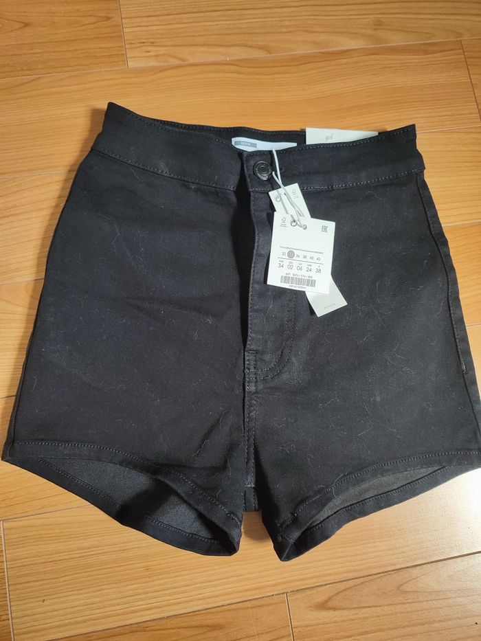 Short XS Bershka neuf