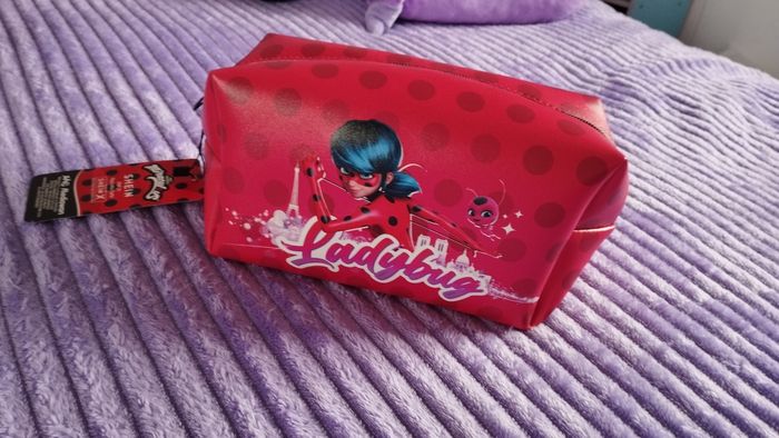 Trousse neuve avec étiquette Ladybug miraculous rouge