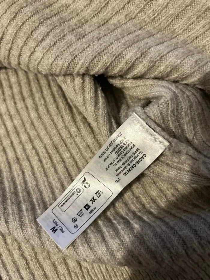 Pull beige cache cache - photo numéro 6
