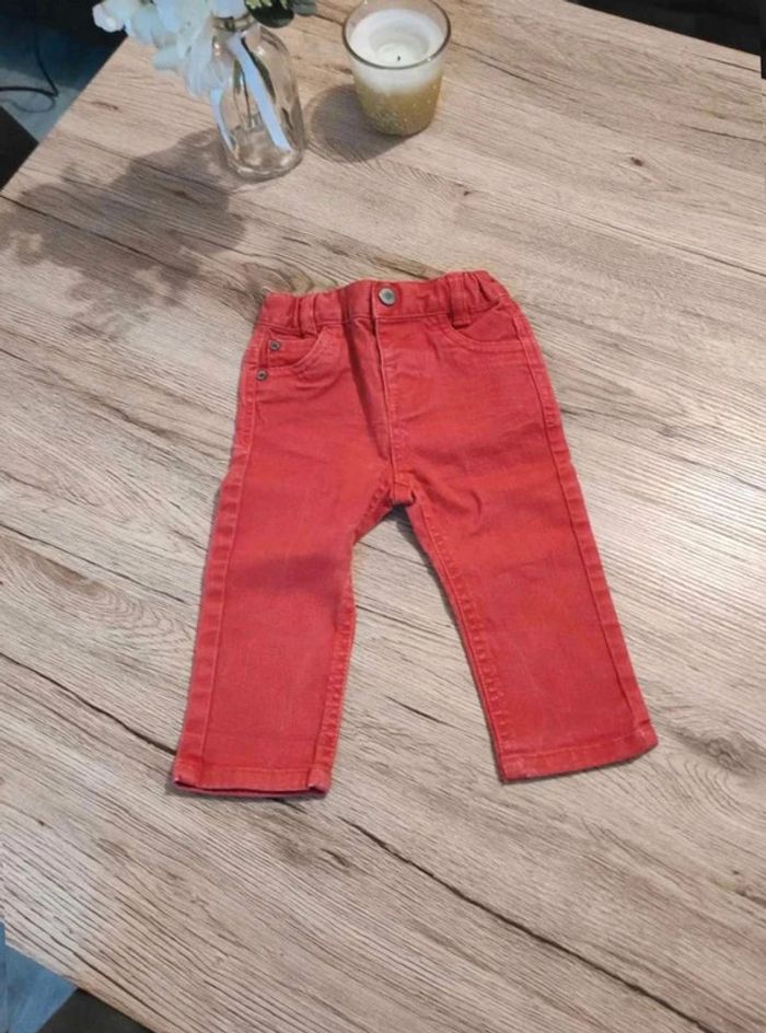 Jeans rouge tape à l'oeil 9 mois