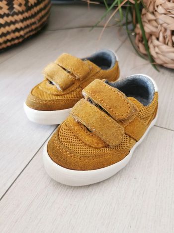 🌺Très jolies Basket basses chaussures moutarde Zara taille 19 moutarde suédine
