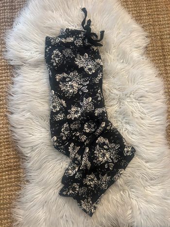 Femme 👩🏻 Pantalon skinny d’eté - noir a fleurs beige/creme - mango taille XS/34