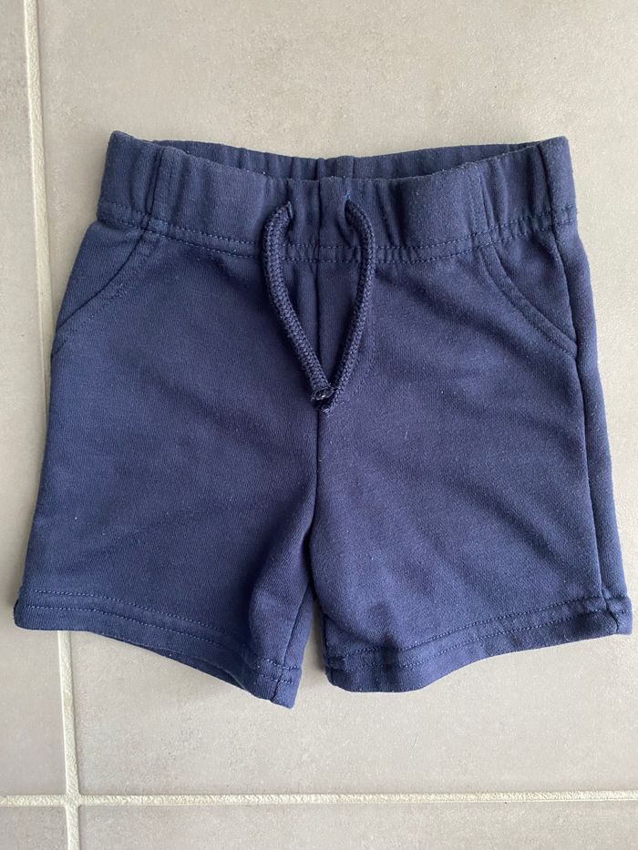 Short Primark taille 9/12 mois