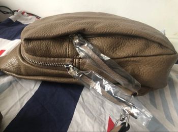 Sac a bandoulière couleur taupe 