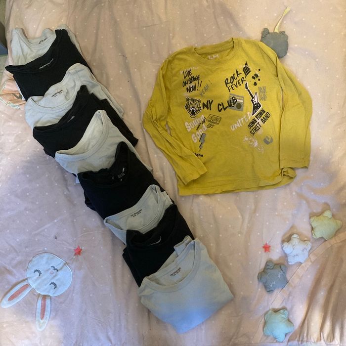1 lot de 10 T. Shirt taille 4 ans