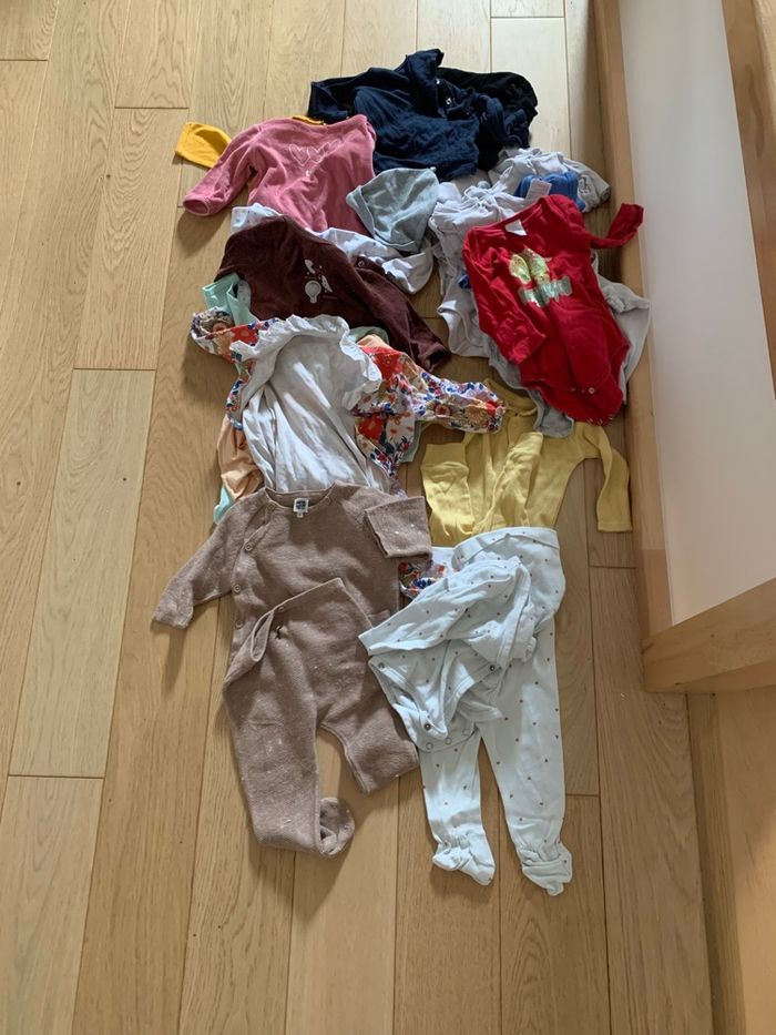 Lot de vêtements bébé de 0 à 4 mois - photo numéro 1