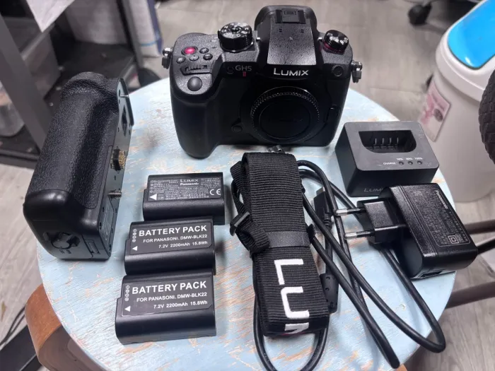 Panasonic Lumix GH5 Mark II (GH5M2) - Excellent état - Seulement ~350 obturat