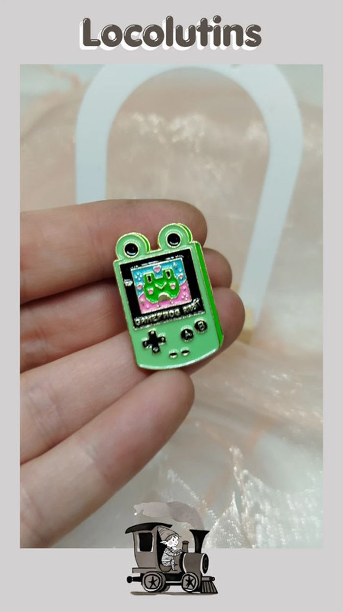 🚂 Pin's console rétro verte gamefrog - photo numéro 2