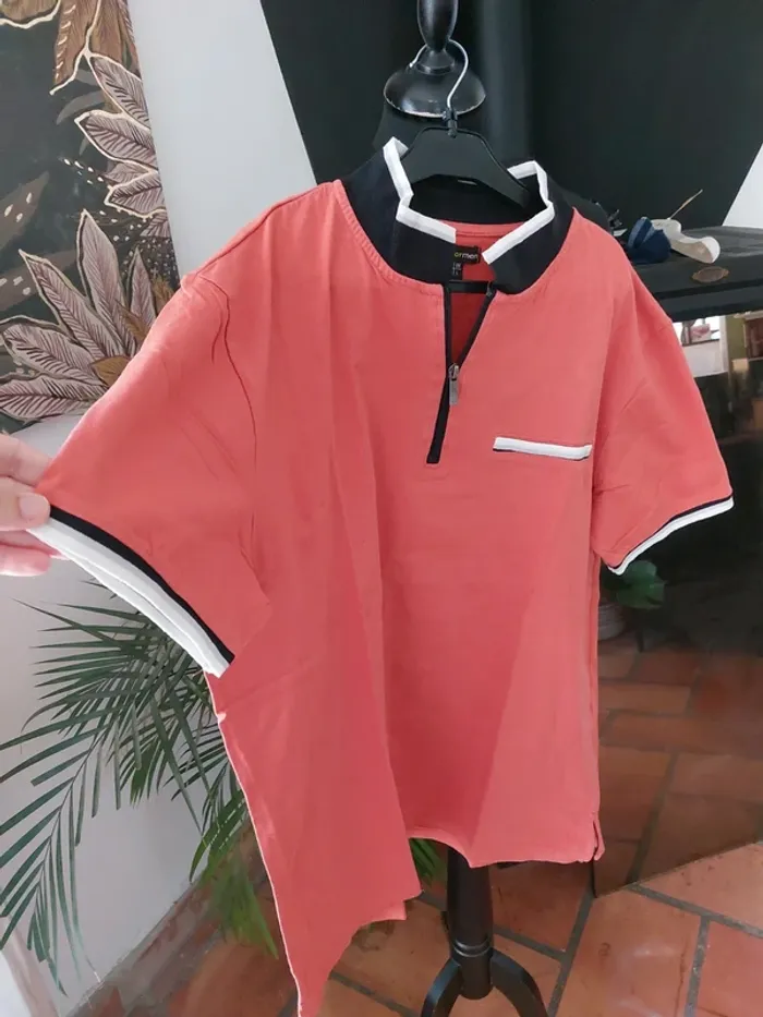 Polo col v