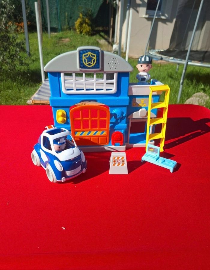 Commissariat de police en jouet