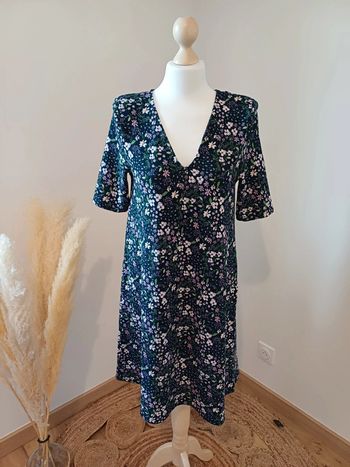 Robe noire Fleurie à épaulettes Kiabi taille S/M 36/38