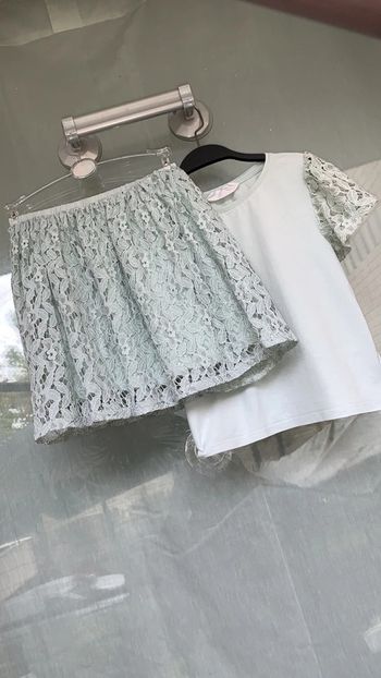 Très joli ensemble dentelle  (taille 122/128)